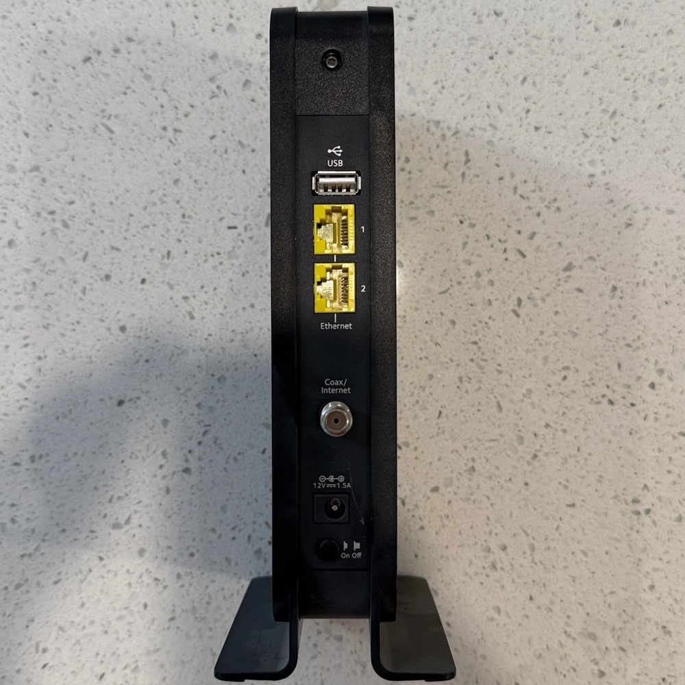 Netgear Black Networking Router - Picture 3 of 4